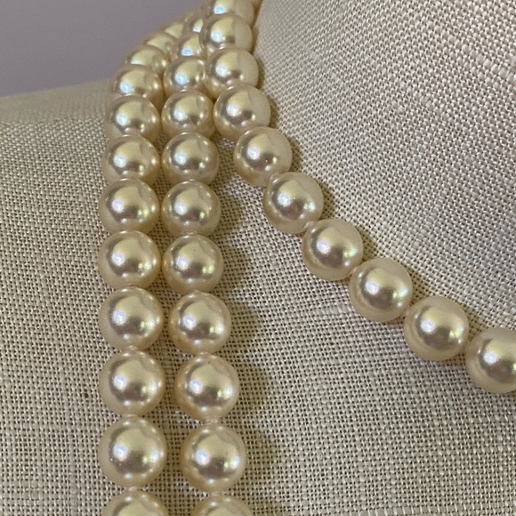 CIRO faux pearl string necklace 30” long - Picture 4 of 7